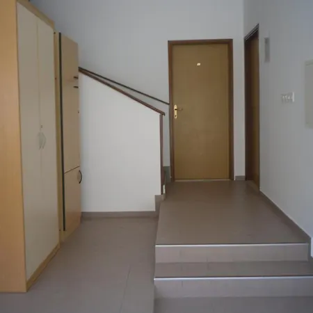 Pleasant Oriana Near The Sea-pula Guest house *