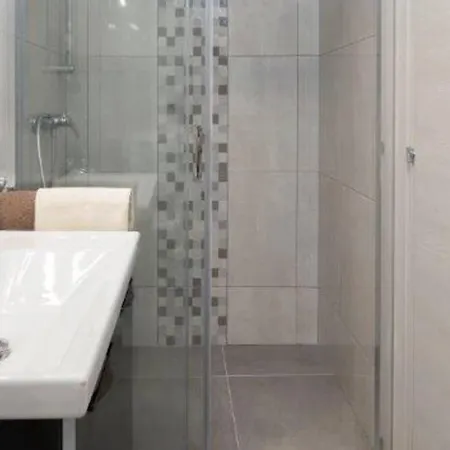 Pleasant Oriana Near The Sea-pula Guest house Pula