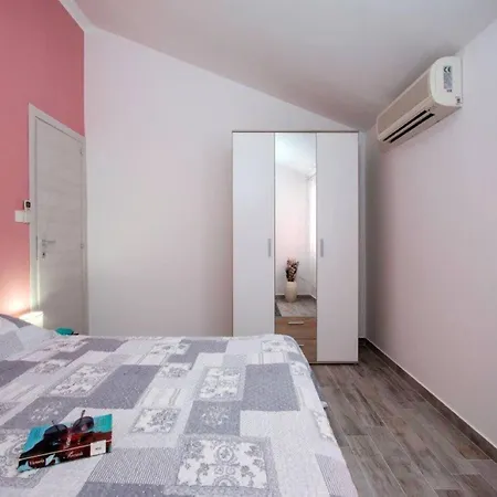 Guest house Pleasant Oriana Near The Sea-pula