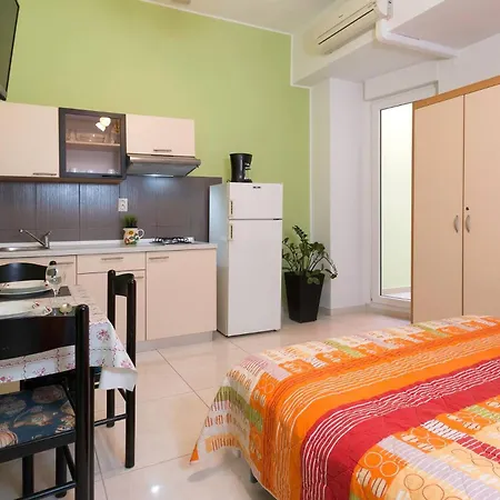 Guest house Pleasant Oriana Near The Sea-pula Pula